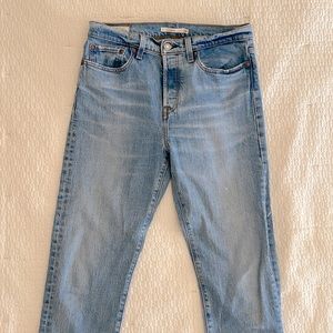 Levi “Wedgie” Icon Fit Ankle Jeans